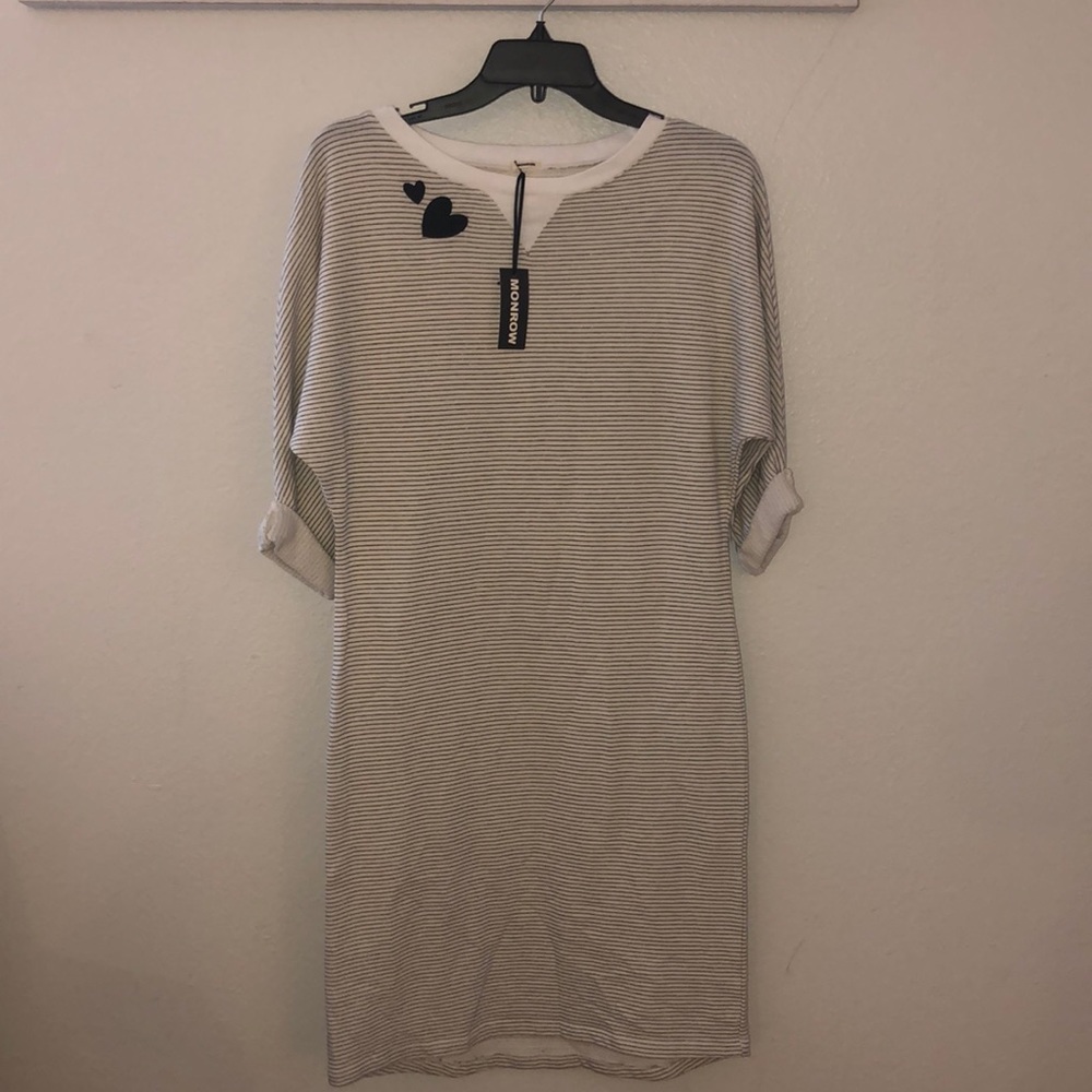 MONROW
Embroidered Heart Dress